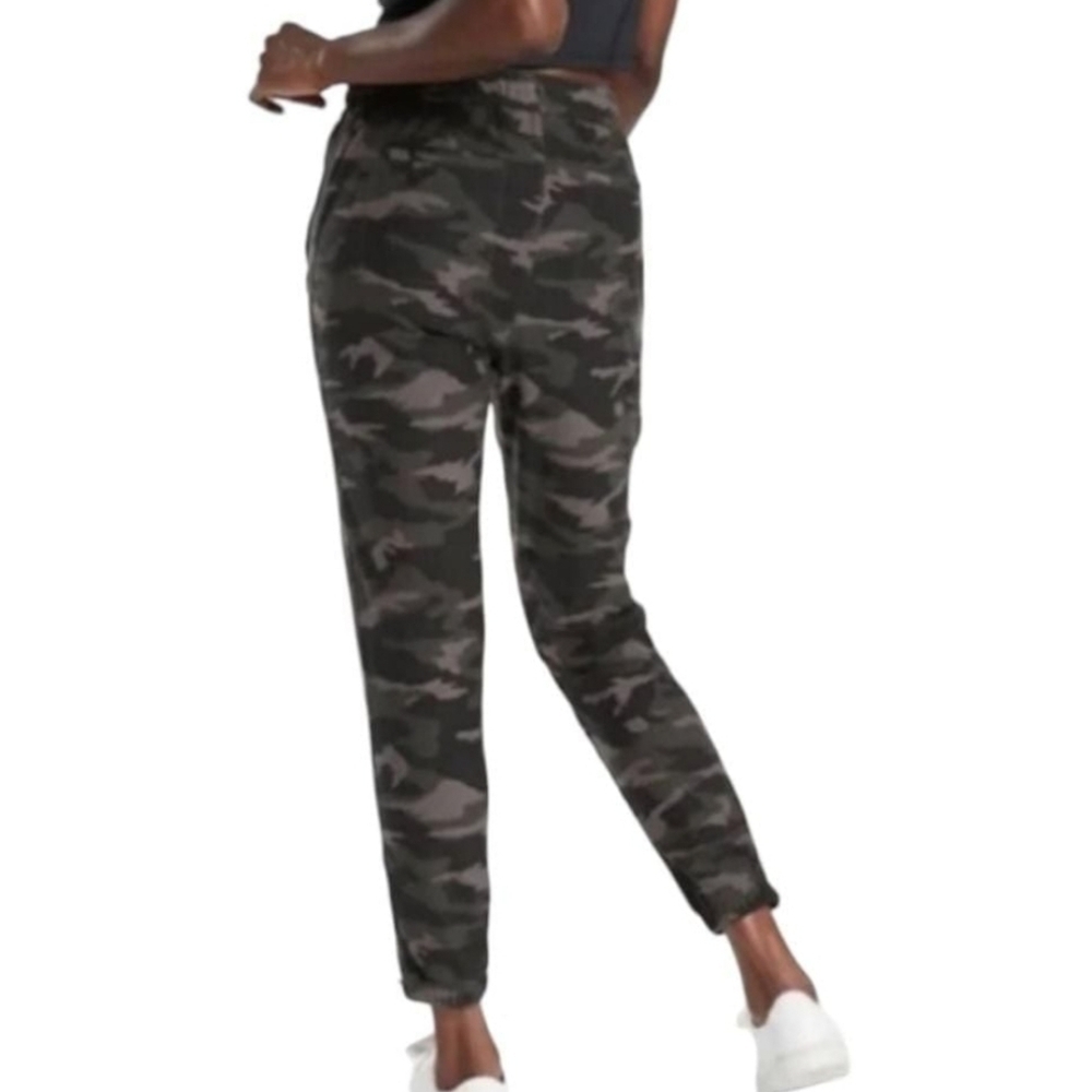 Athleta Army Green Camo Farallon Jogger Pants - Size 26 - Picture 2 of 5